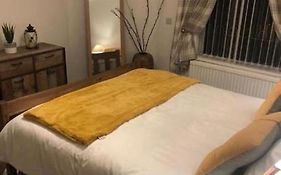 Lovely Ground Floor Apartment With Easy Parking.